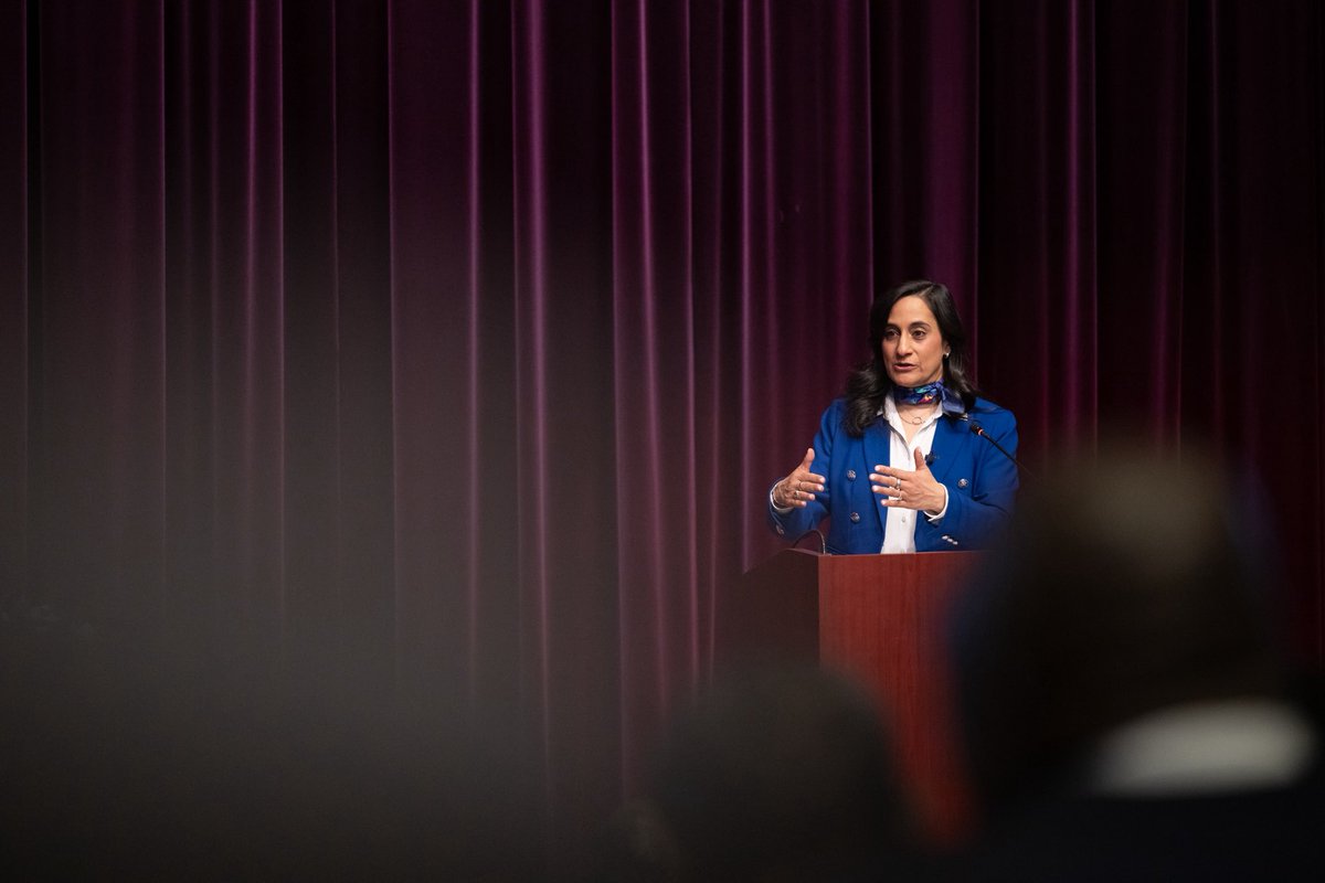 AnitaAnandMP's tweet photo. Aujourd’hui à Ottawa, j’ai réuni plus de 200 membres du corps diplomatique afin de présenter les priorités de la politique étrangère du Canada dans ce contexte de volatilité géopolitique. Qu’il s’agisse de renforcer la défense et la sécurité du Canada ou de développer nos partenariats économiques à travers le monde, nous sommes prêts à nous engager. Merci pour les échanges d’aujourd’hui!