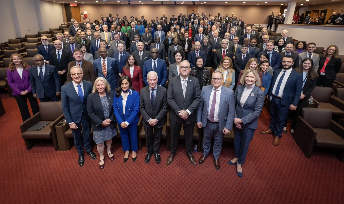 AnitaAnandMP's tweet photo. Aujourd’hui à Ottawa, j’ai réuni plus de 200 membres du corps diplomatique afin de présenter les priorités de la politique étrangère du Canada dans ce contexte de volatilité géopolitique. Qu’il s’agisse de renforcer la défense et la sécurité du Canada ou de développer nos partenariats économiques à travers le monde, nous sommes prêts à nous engager. Merci pour les échanges d’aujourd’hui!