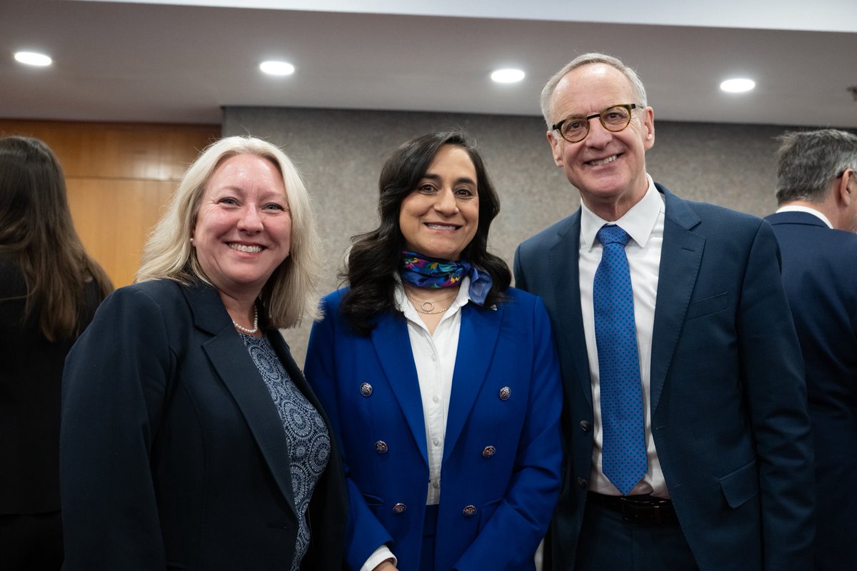 AnitaAnandMP's tweet photo. Aujourd’hui à Ottawa, j’ai réuni plus de 200 membres du corps diplomatique afin de présenter les priorités de la politique étrangère du Canada dans ce contexte de volatilité géopolitique. Qu’il s’agisse de renforcer la défense et la sécurité du Canada ou de développer nos partenariats économiques à travers le monde, nous sommes prêts à nous engager. Merci pour les échanges d’aujourd’hui!