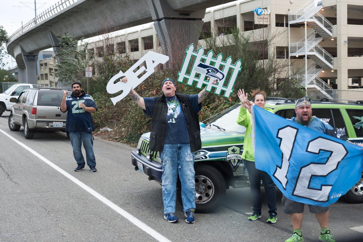 BigLo66's tweet photo. @themaryone1 @Teresa4ever12 @fuzzybunny_feet @Hawkeyed12 How do y’all think I feel… I started the sendoffs. I had 30,000 people lined up from #VMACtoSeaTac in 2014!  I was told that they would let me know time and heard NOTHING. I started in Kirkland in 1995 with fans Smokey &amp;Cher Simons. They moved to Texas and I was alone till 2013. https://t.co/HHMHTMX4Z1