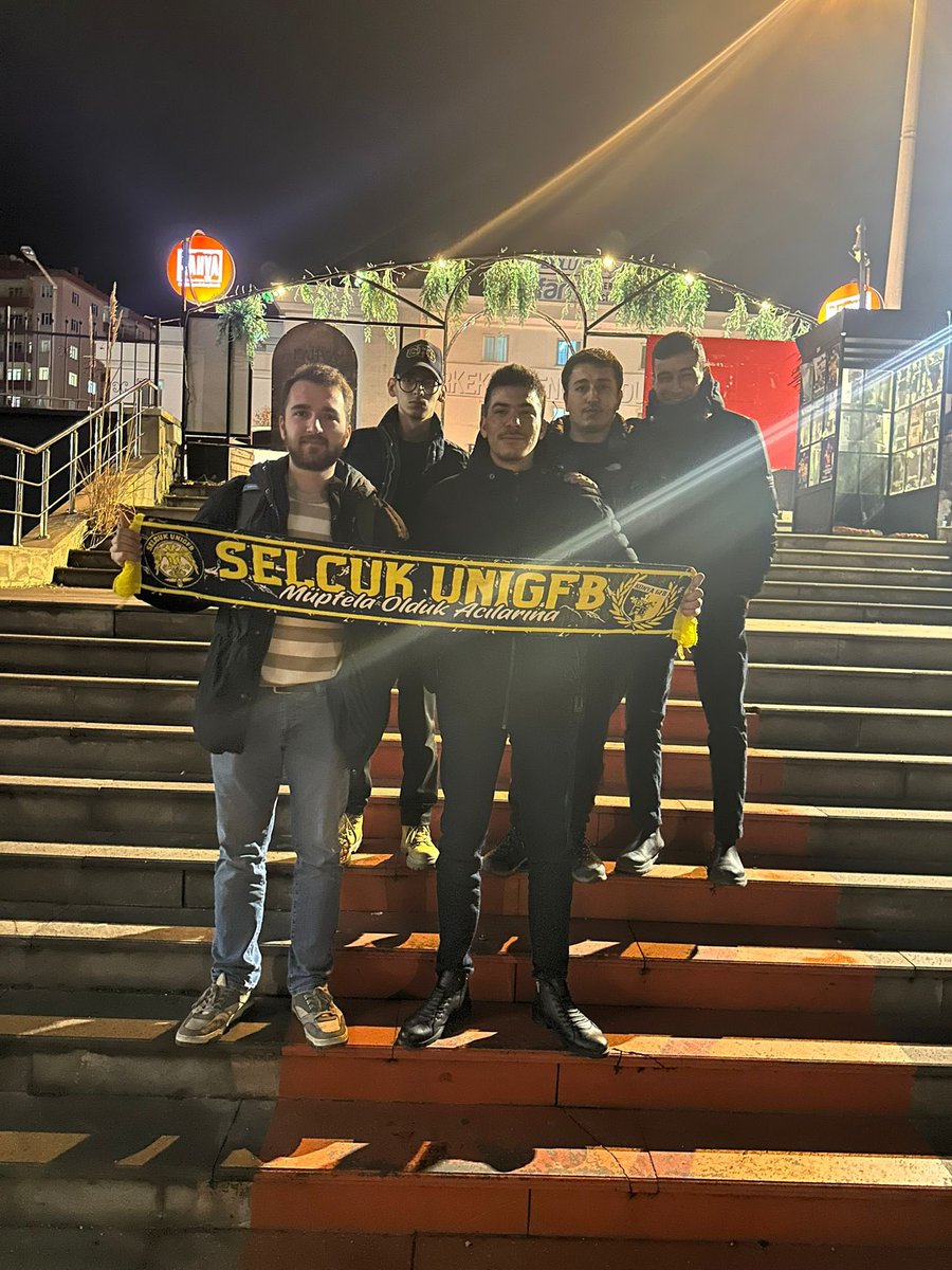 Fenerbahçe’miz-Kocaeli karşılaşmasını hep birlikte izledik.

#GucluSelcukGucluUni
#BarişAyasinKardeşleri
#UNİGFB