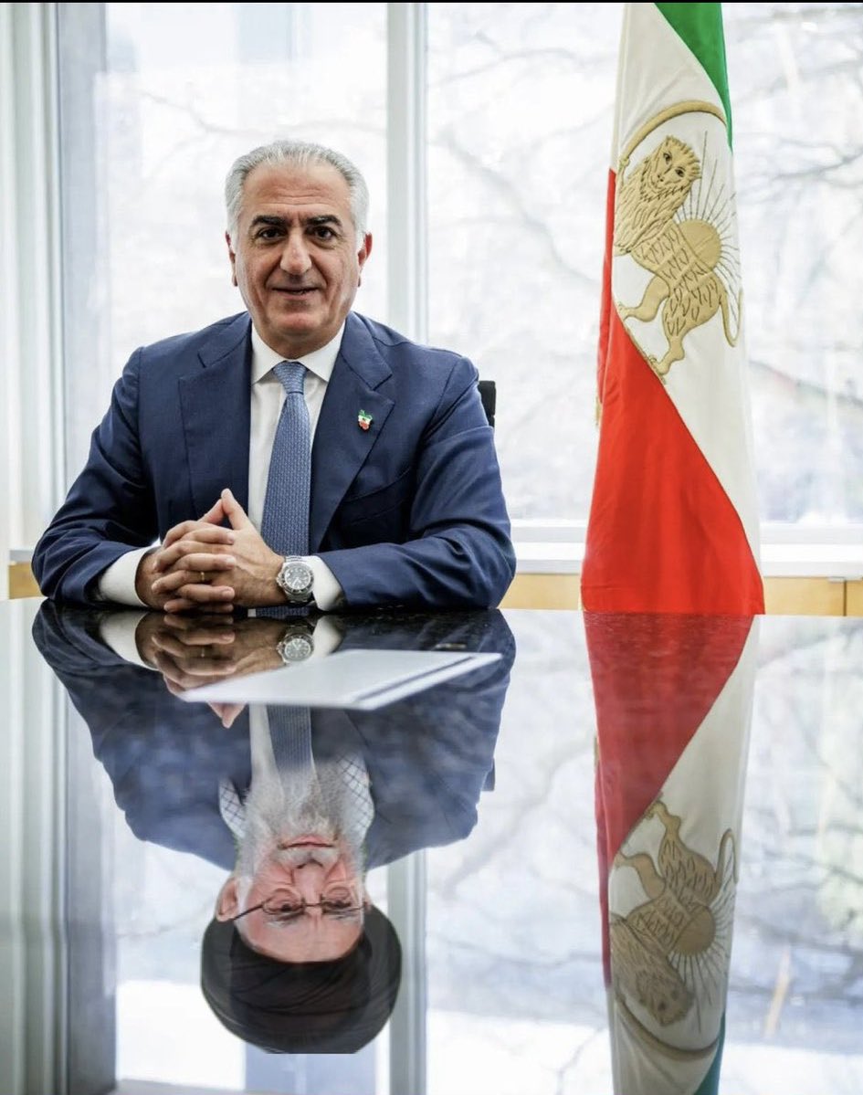 کی فکرش رو می‌کرد طرفدارهای رضا پهلوی دقیقاً مثل ارزشی‌ها، با شنیدن #از_دموکراسی_بگو این‌قدر عصبانی بشن؟