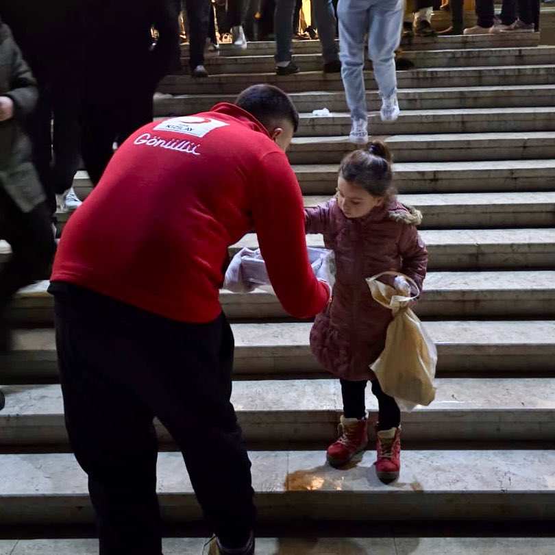 Berat Gecemiz mübarek olsun ❣️🫂

Türkiye’nin dört bir yanında gönüllülerimizle birlikte bu anlamlı geceyi birlikle aydınlatıyoruz.

Daima iyilikle, umutla, birlikle #İYİSİN 🌙