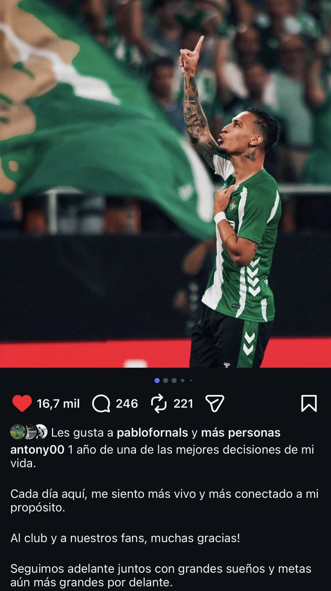 Antony en Instagram cuando se cumple un año de su llegada al Betis:

“1 año de una de las mejores decisiones de mi vida. Cada día aquí, me siento más vivo y más conectado a mi propósito. Al club y a nuestra afición, muchas gracias!Seguimos adelante juntos con grandes sueños y