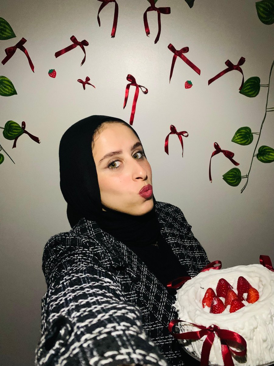 yazminaaaaaaaa's tweet photo. يتم عيد ميلاد 🤯 https://t.co/PsYMMex7eX