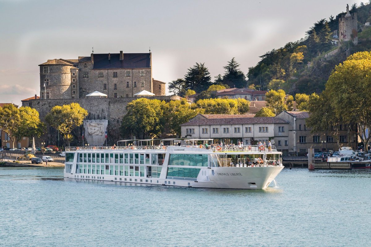 TravelweekGroup's tweet image. Thinking luxury cruising? 🚢✨
Register now for Scenic and Emerald Cruises’ info sessions and discover what sets these experiences apart.

Save your seat here 👉 buff.ly/E5A9bXy 

#travelweek #scenic #emerald