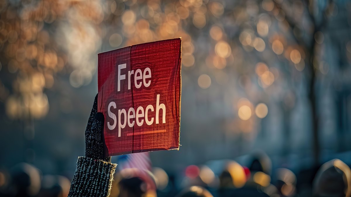 PNS_News's tweet image. Filming federal agents is legal — but experts warn the rules are being blurred in immigration enforcement. Full story: buff.ly/FEHmkN3

#FirstAmendment #Immigration #CivilRights