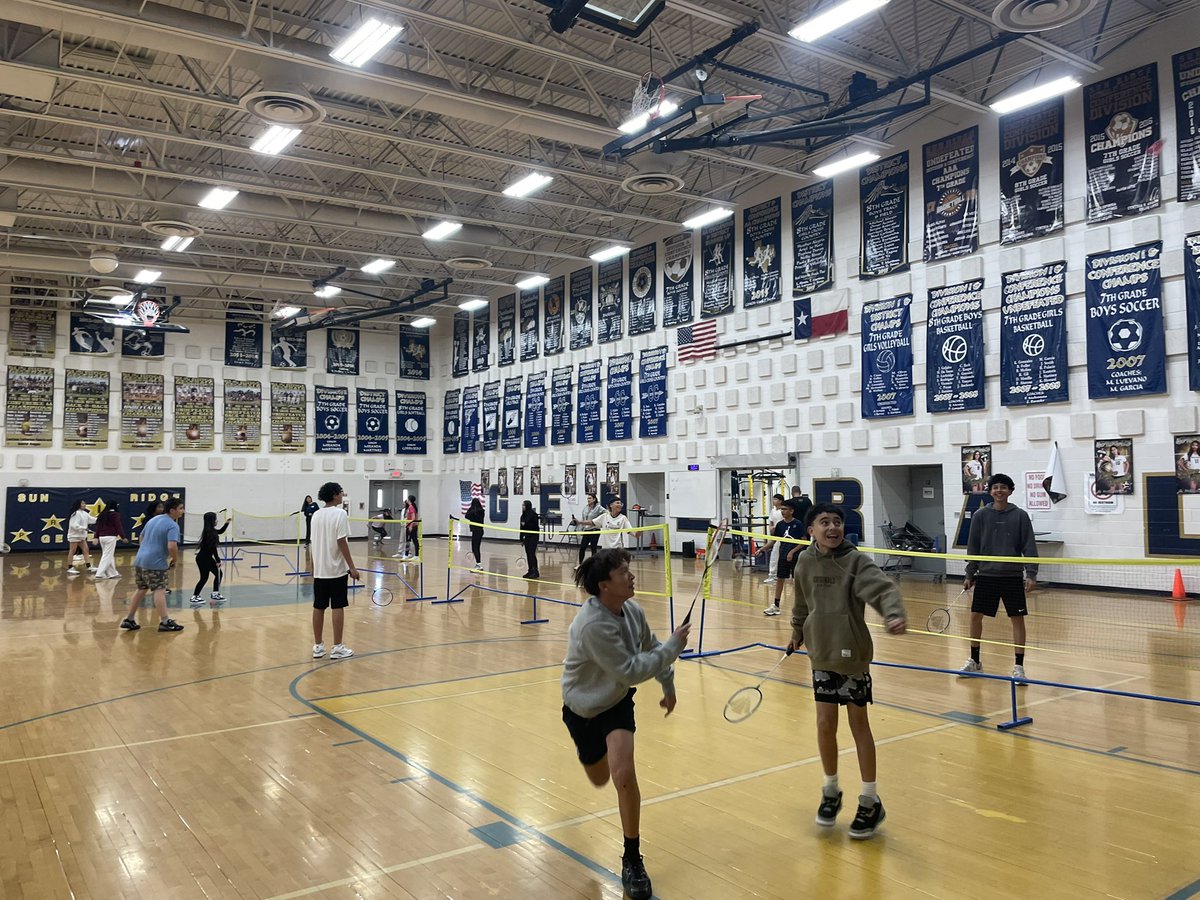 TheHillsHoops's tweet photo. Our Generals getting after it with some badminton! 🏸  

@PHills_HS @APRIL_PHHS @CoachRWarner https://t.co/yZ87nLWhS2