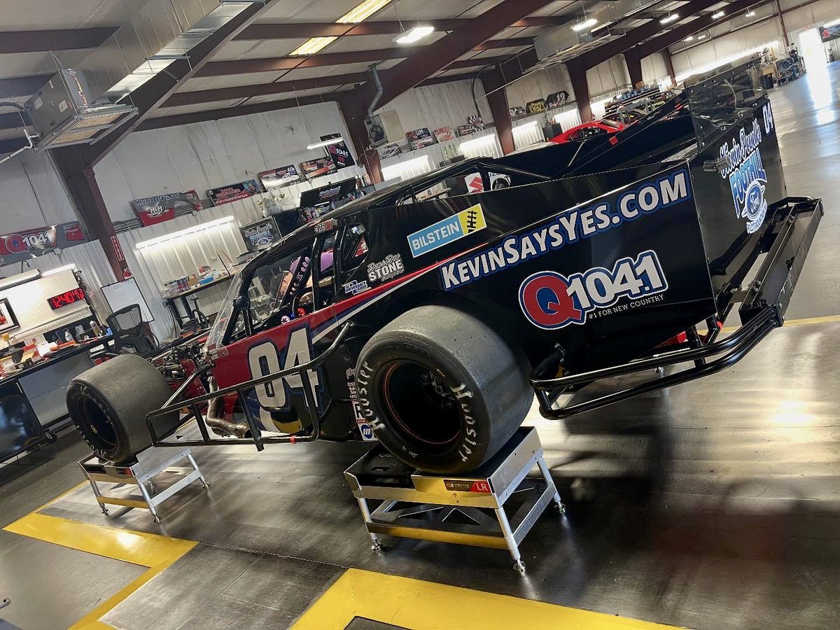 SMARTMods_'s tweet image. It’s race-month for the #SMARTMods! 

The season kicks off on Saturday, February 28 at Florence Motor Speedway in Timmonsville, SC. 

Brandon Ward &amp;amp; his team are preparing its car as we speak! 

We hope to see you there!