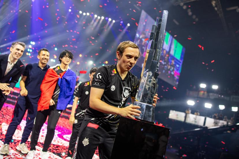 CapsDaily_'s tweet image. 