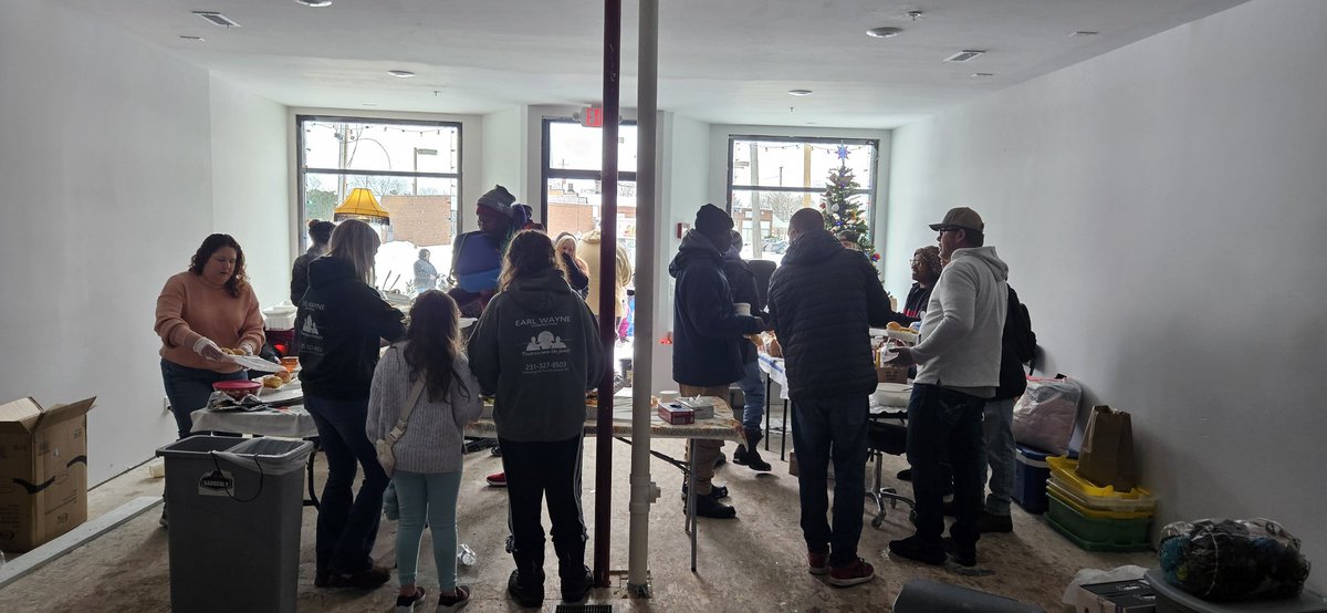AndrewLads's tweet photo. Another successful Sunday of giving back to the community. #Lads Loaves of love went out to those in need as part of "The Peoples Table." 

Thank you to everyone who has supported this initiative! https://t.co/bc8fFYEyFD