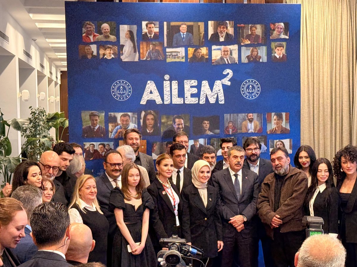 ismail_halis's tweet image. Bilinç Bile İlginç.

Taceddin Kutay hocanın kulakları çınlasın, öngörmüş ki iki hafta önce GDH videosunda tam olarak şu cümleleri kurmuştu.

"Biz Gülben Ergen'in İran hakkındaki fikrini niye önemseyelim kardeşim? Deli miyiz biz?

Oyuncu desen değil, manken desen değil... Gülben…