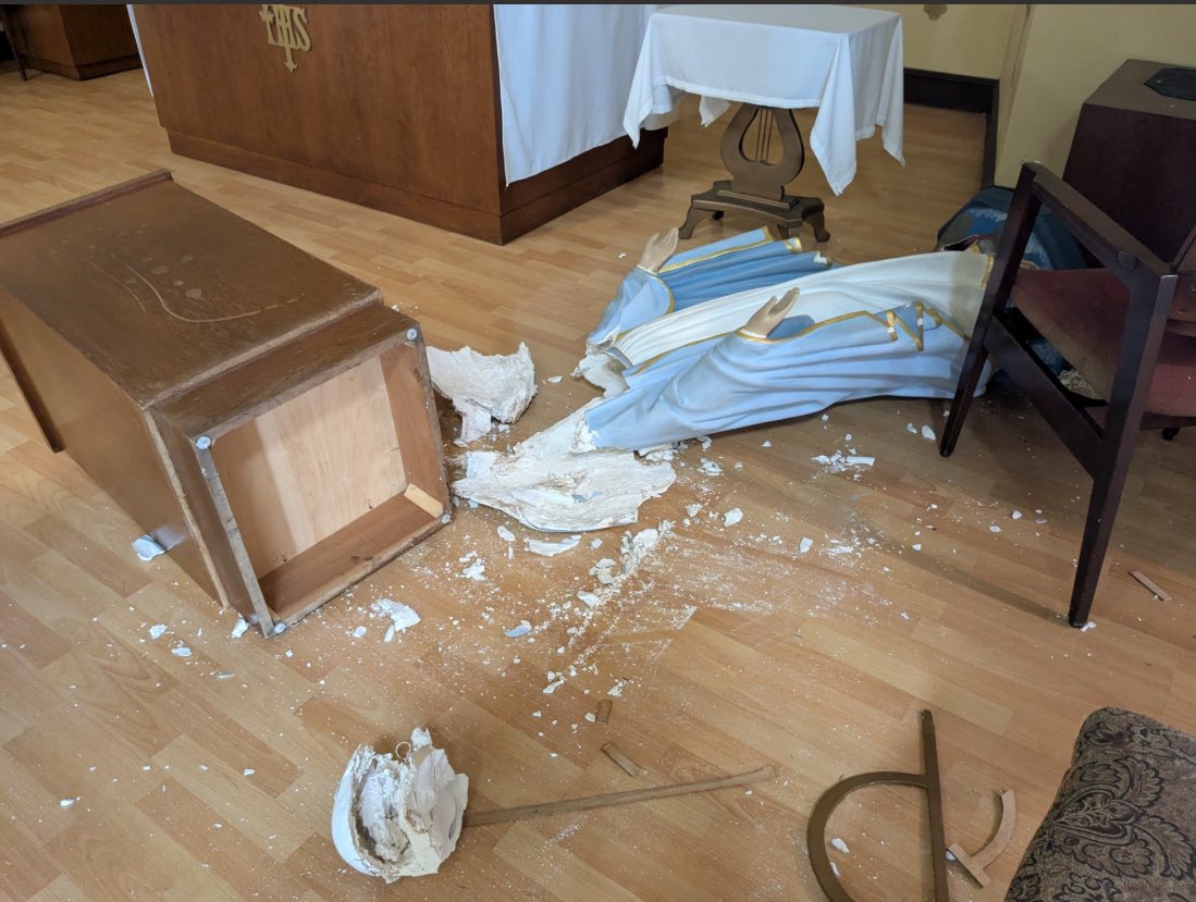 JUST IN: Severe vandalism discovered at Holy Innocents Parish &amp; School in Long Beach.

Staff arriving this morning found statues destroyed, the church’s sound system ripped out, and signs of an attempted break-in at the Tabernacle.

No suspect description has been released.