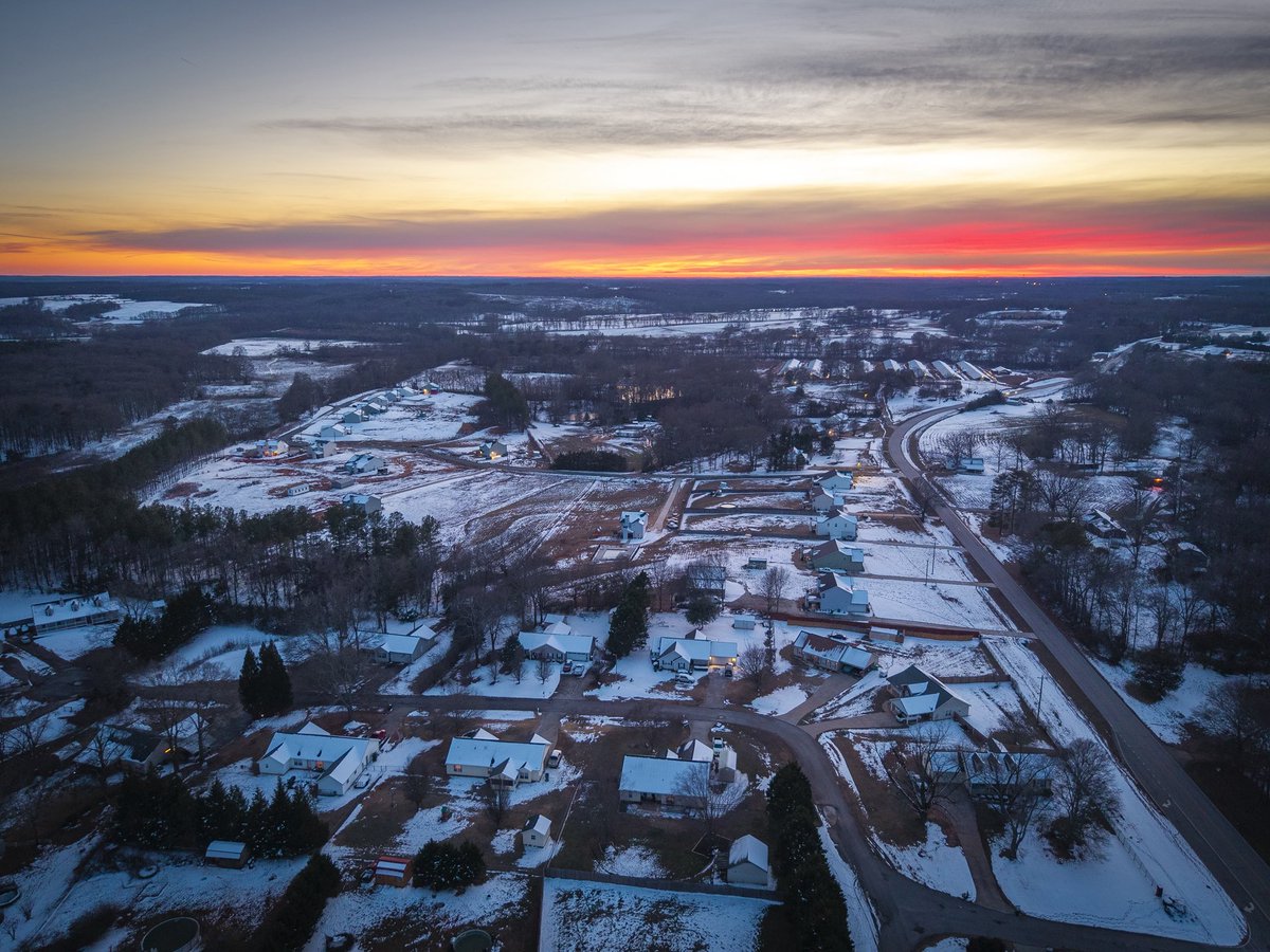 differenteffort's tweet image. I was getting ready for the week last night and snapped these photos. Beautiful sunset and so many memories playing in the snow with the kiddos.