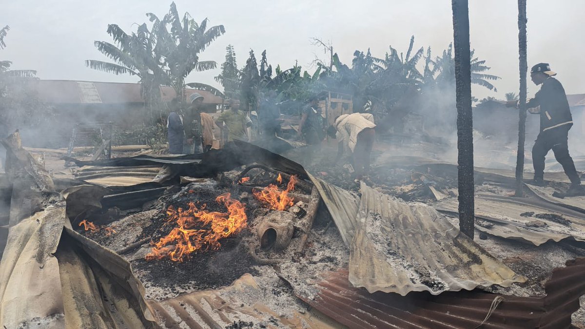 mielkgh's tweet photo. #Beni #Ituri, la guerre des oubliés. Les populations victimes des #ADF ne bénéficient d'aucune. Compassion du @Presidence_RDC parce que visiblement les assaillants ne représentent aucune menace contre le pouvoir. Nous sommes livrés à nous-mêmes @PatrickMuyaya @Com_mediasRDC https://t.co/IacL0pR7PW