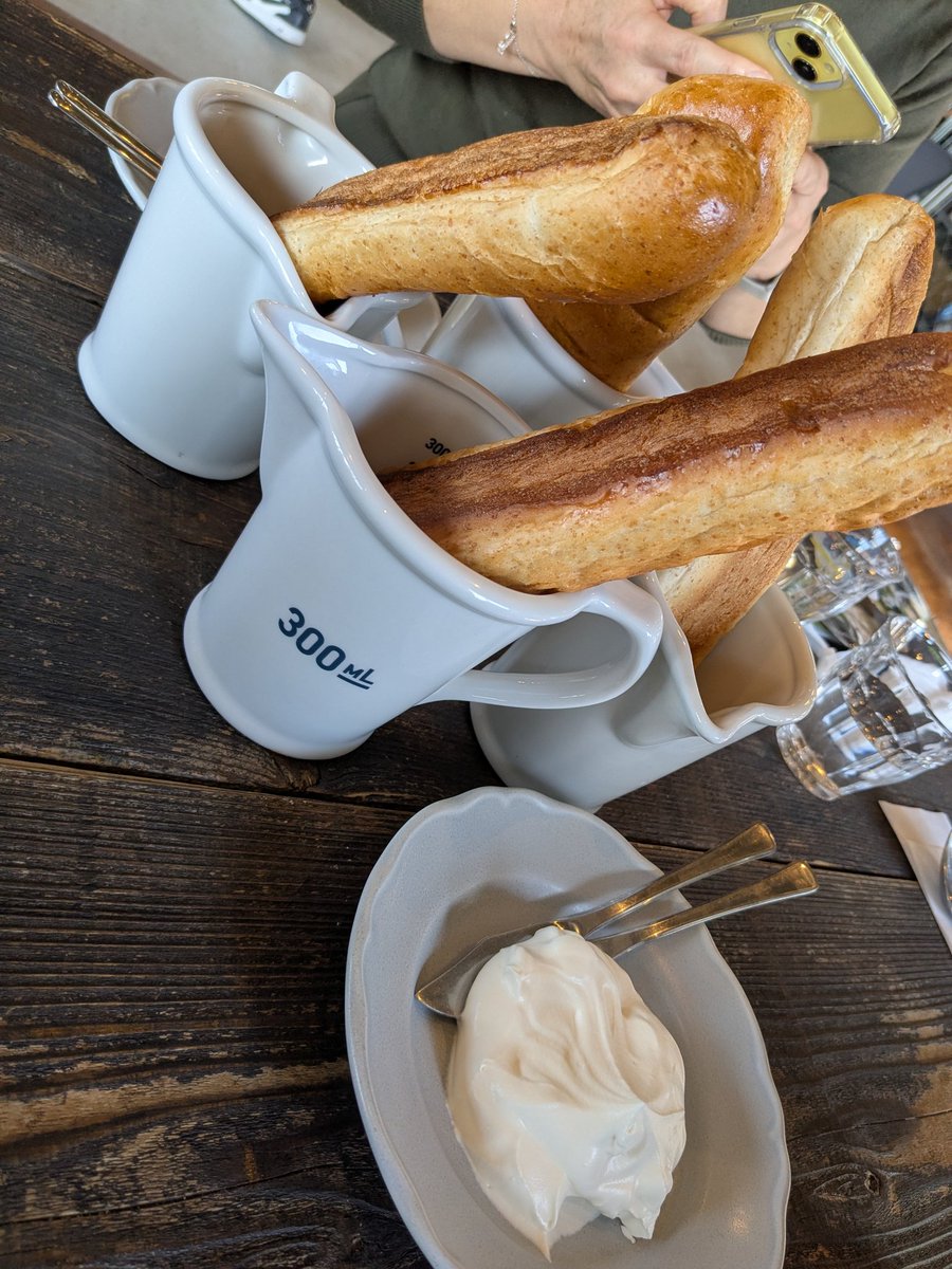 QPChan7's tweet image. 富山の友に連れられて
巡る神戸旅🤭
ご近所なのに知らなかったお店へ

明石海峡大橋を眺めながら
めちゃくちゃ美味しい
お店でした👍

開店同時の１１時で満席

よく予約とれたわ🤭

富山の友たち大絶賛でした

おはようございます😊

#AWAWA

shichicafe.com/awawa/