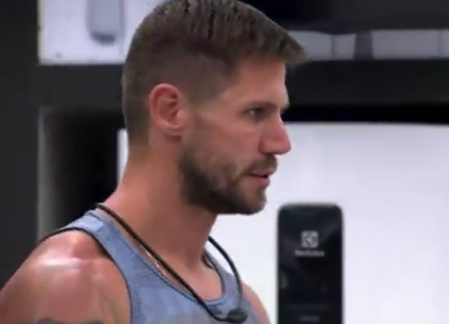 Babu após o Jonas ter sido sorteado para o cinema: “Eu queria muito ir no cinema, mas só de tirarem o testosterona daqui da casa, fico aliviado”

O RANÇO DELE KKKKKK #BBB26