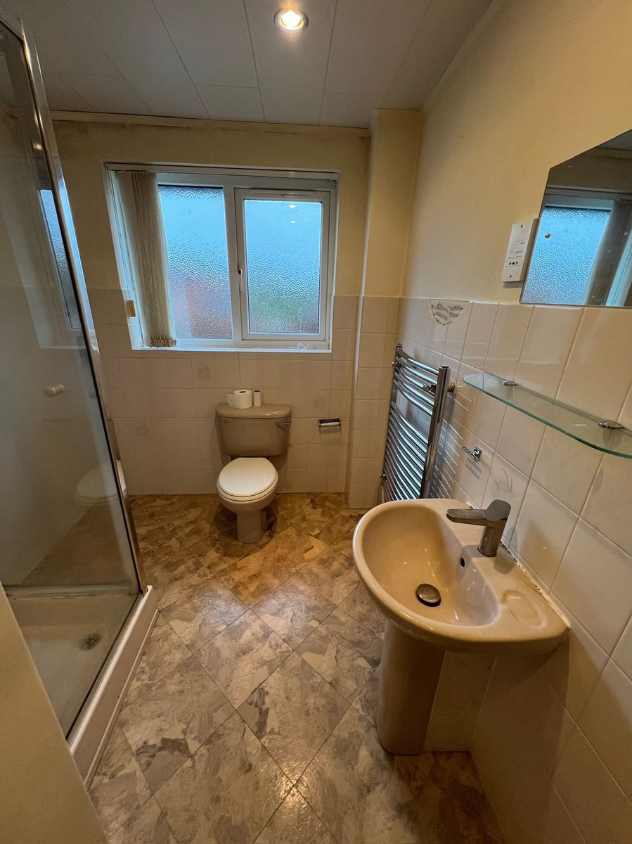 SimonHandyman's tweet photo. Complete bathroom renovation in Armitage completed on Friday ✅ A dated bathroom stripped back including flooring, ceiling, lighting, fixtures &amp; tiles then rebuilt from scratch for a sleek, modern finish. Another quality transformation ✨ #Rugeley #Lichfield https://t.co/VvlWuTn5pk