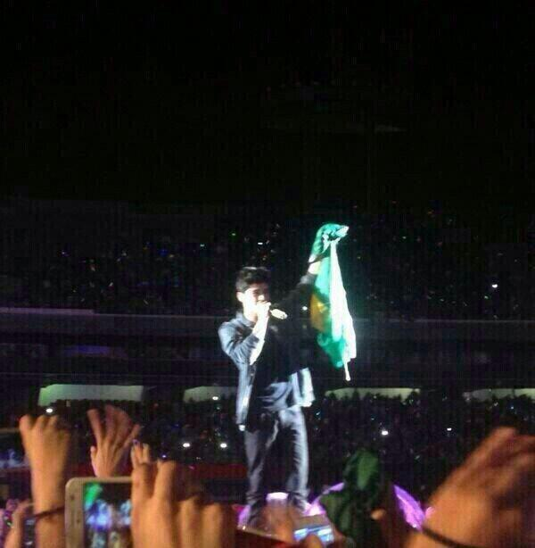 ZaynNewsBRA's tweet photo. Viver o anúncio de um show do Zayn no Brasil é a realização de um sonho. Foram 11 anos de espera, respeito e apoio, até que ele se sentisse confortável novamente em cima de um palco. Presenciar essa nova fase no Brasil torna tudo ainda mais especial, o Zquad brasileiro, que sempre esteve ao lado dele desde o início, finalmente tem a chance de viver esse momento. É simplesmente surreal.