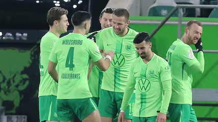 StoneBarca's tweet photo. Galatasaray wants to loan Moritz Jenz or Denis Vavro with an option to buy.

Wolfsbourg would not be averse to letting Matthias Svanberg and another defender go.

#DeadlineDay #wolves https://t.co/rn84Epl69l