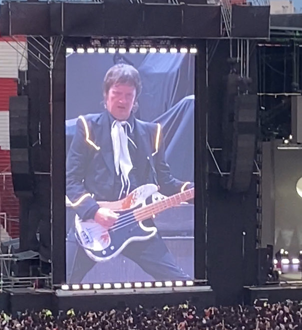 El bajista de #thehives es una IA de Milei