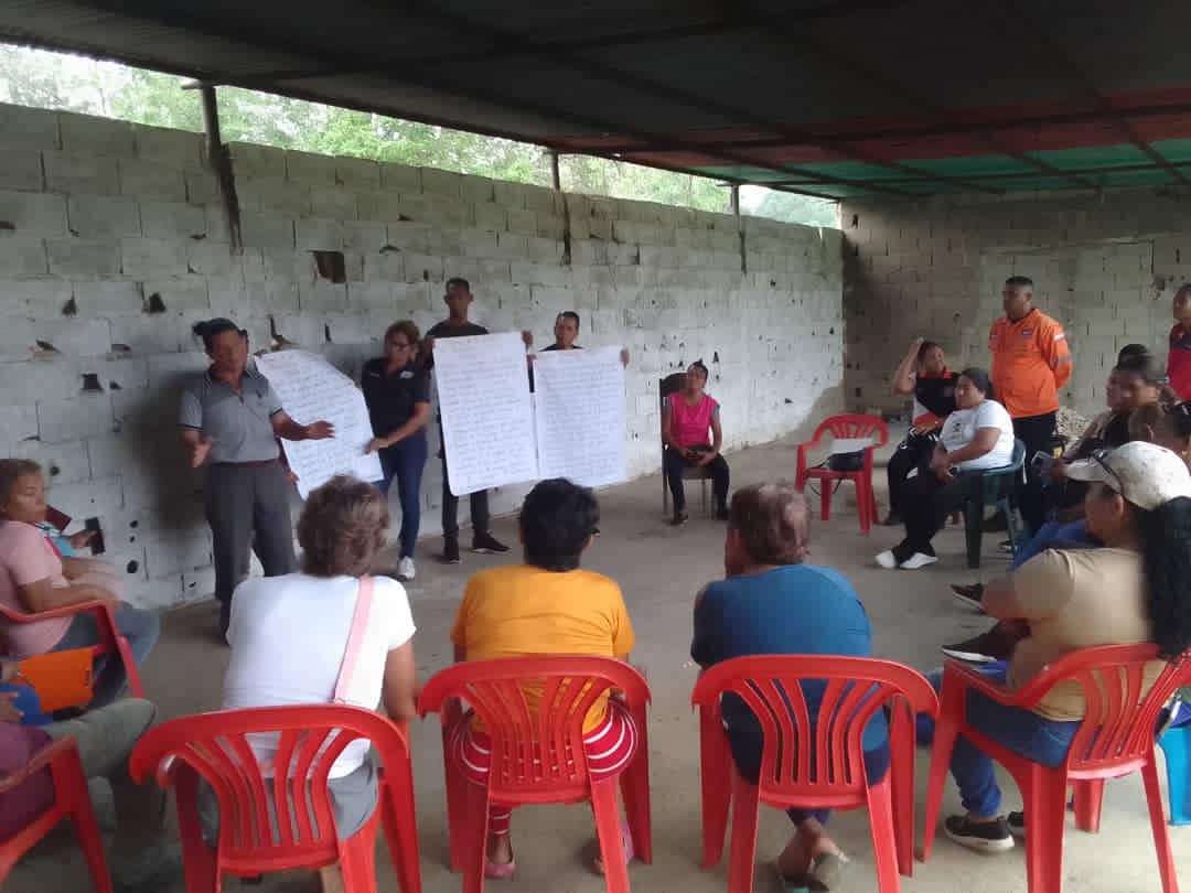 ZamoraComunal's tweet photo. ⭐ 📆Taller de Funcionamiento,  Contraloría Social y Gestión de Riesgo, Recibieron los Voceros y Voceras de Consejo Comunal
🔖 #Villavicencio junto a los Equipos de @FundacomunalMo @ZamoraComunal 
@AlcEzeZamora https://t.co/e81YxAOvGf