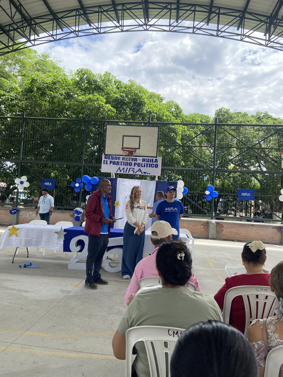 Desde la Comuna 6 en Neiva, Huila, compartimos con los vecinos del sector para contarles cómo ha sido nuestro trabajo por Colombia. 

Seguimos comprometidos con cada barrio, cada comuna y cada rincón de nuestro país, escuchando y construyendo junto a la gente.