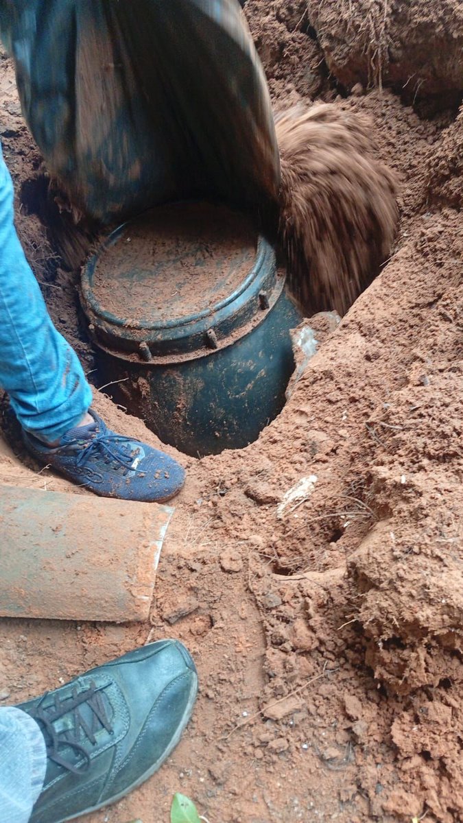 edugimenez93's tweet photo. #URGENTE Personal del @CODI_FTC halló una caleta en el predio de la Estancia Ramonita, en la localidad de Cerro Mojón, Yby Yaú, Departamento de Concepción. 

Se presume que pertenecería al Grupo Criminal Terrorista EPP. https://t.co/iCkeYGPrMN