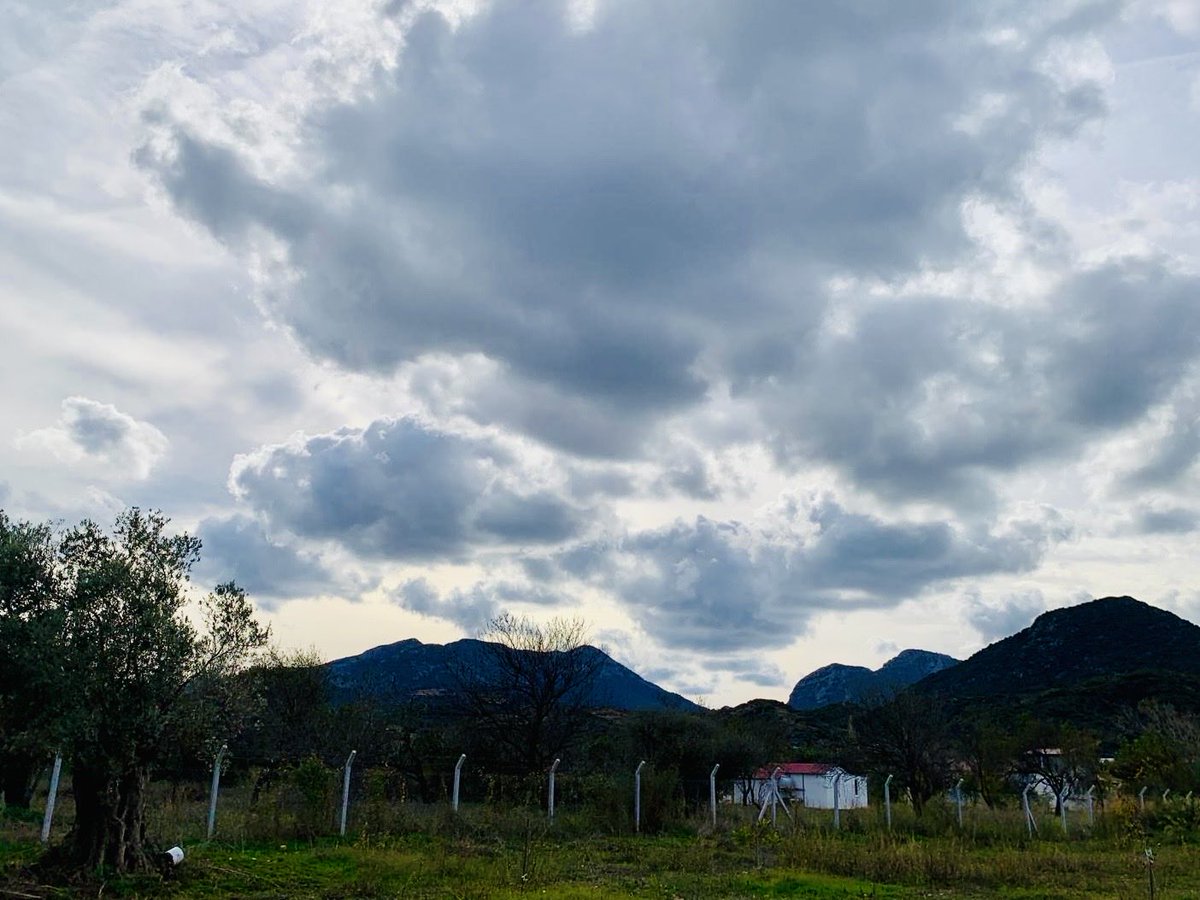Kadim metinler Tanrı’yı hep aynı yerden anlatır:
O’nun özü sevgidir/aşktır.

“İnsan kendisinden fazla olan şeydir.”
Hakikatli kimsedeki bu fazlalığın adı da sevgidir/aşktır.

Belki de tek onarıcı öz budur.
