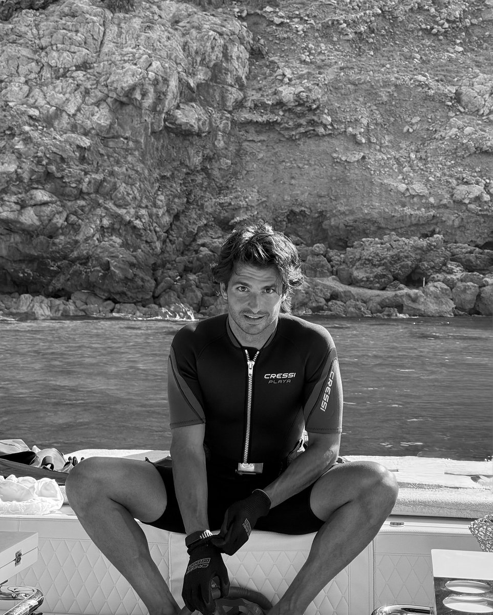 redsainz's tweet image. these two pics have the same vibe