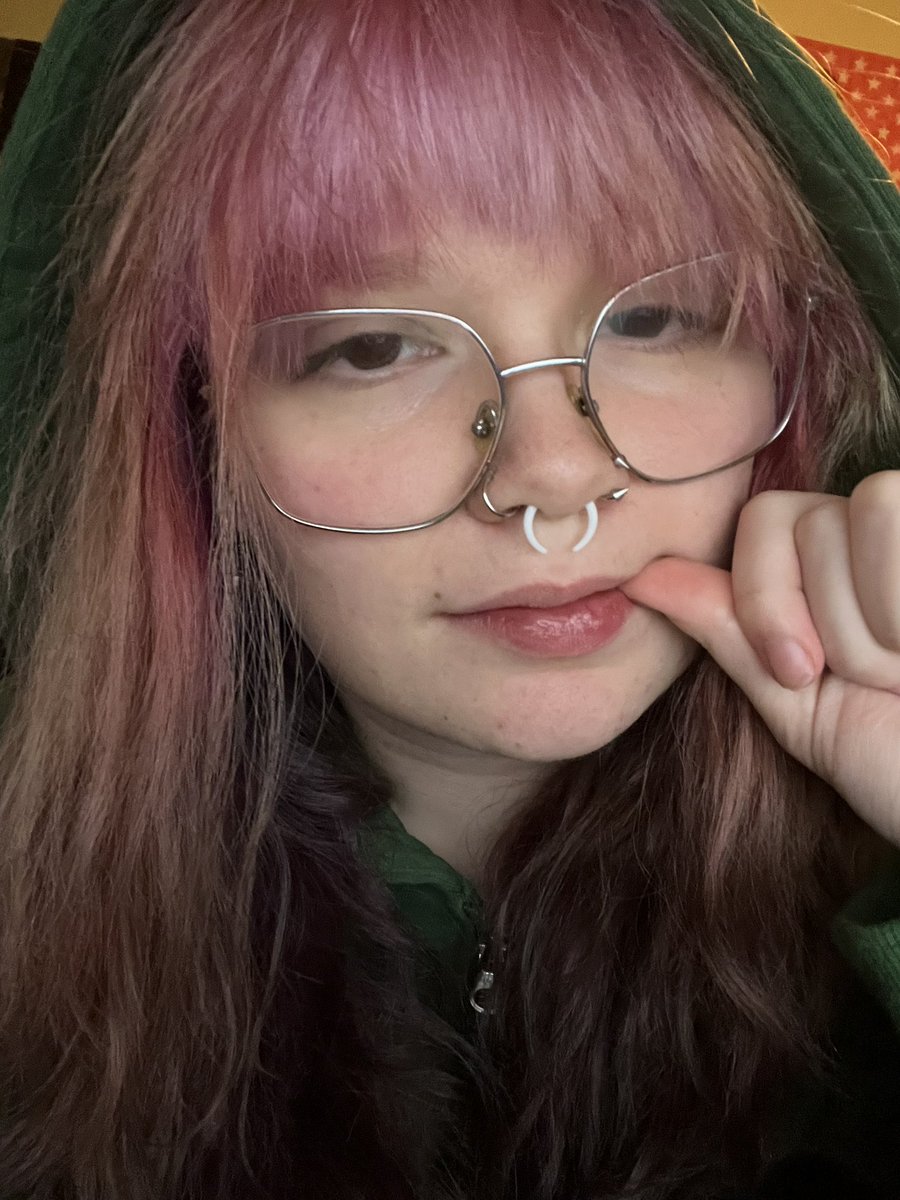 oilmidable's tweet photo. my hair is so dead it doesn’t hold color anymore 💔 https://t.co/PmfQqFTkHe