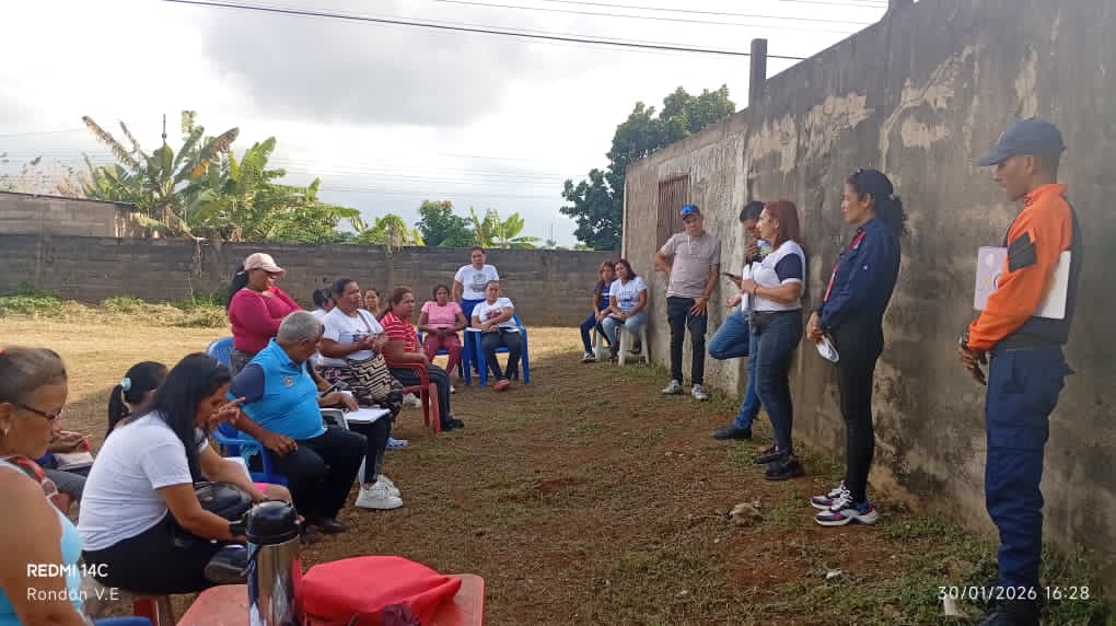 ZamoraComunal's tweet photo. ⭐ Desde el Consejo Comunal La Arboleda Los Voceros y Voceras participaron en el Taller de Funcionamiento, Contraloría Social  y Gestión de Riesgos.
#ProteccionCivil
#ContraloriaMunicipal
@FundacomunalMo
@ZamoraComunal
@AlcEzeZamora https://t.co/EHJYQQbSEj