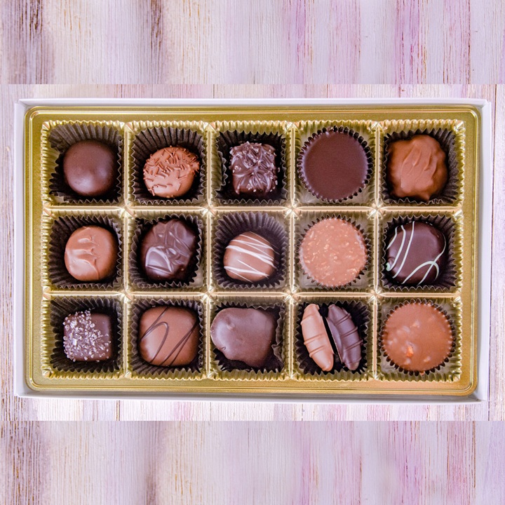 WockenfussCandy's tweet image. Our assorted chocolate boxes are as unpredictable as Groundhog Day and winter weather (but much more fun!) Indulge in our delicious, mouth-watering chocolates today: 

ow.ly/783Y50Y7PaF 

#wockenfusscandies #assortedchocolates #chocolateboxes