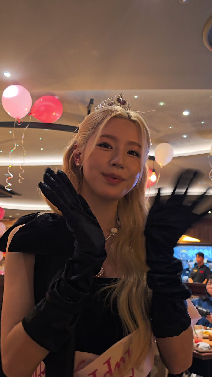 mmsys2018's tweet photo. #미연 #미연생일파티 #조미연
#MIYEON #대미연 #미연공주
조미연 평생사랑한다진짜로 
팬들위해서 아웃백100명초대하고 무한리필 심지어 춤춰달라고한거 다춰줘 포즈해달라는거다해줘 
컵케이크 돌리면서 계속돌아다니면서 팬들이랑 셀카 다찍어줘

2026년2월2일 역사적인 하루로남을것입니다
💚💚💚 https://t.co/GLXdKPh5nr