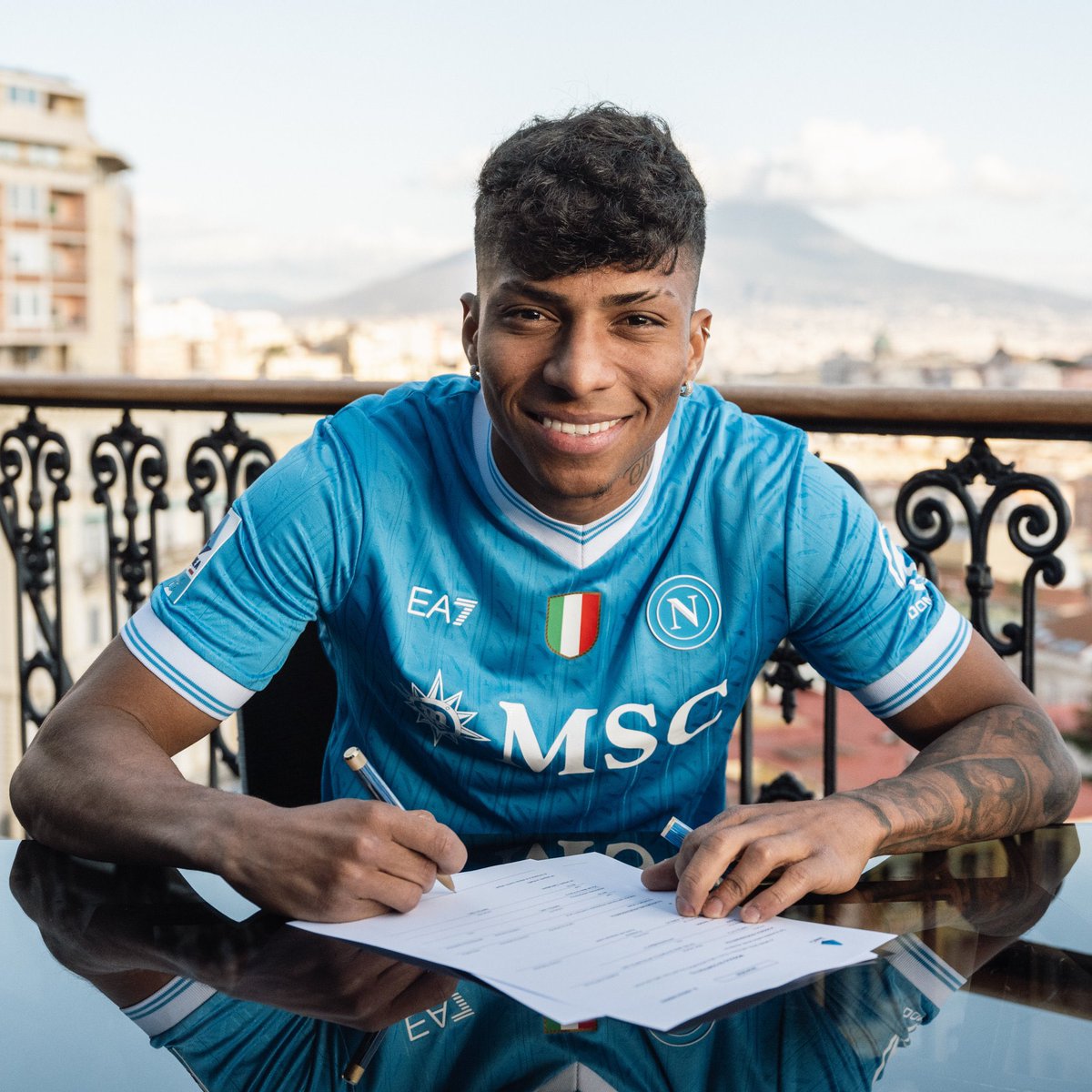 sscnapoliES's tweet image. 🫡 Uno de los nuestros. 

ALISSON SANTOS EN 🏠