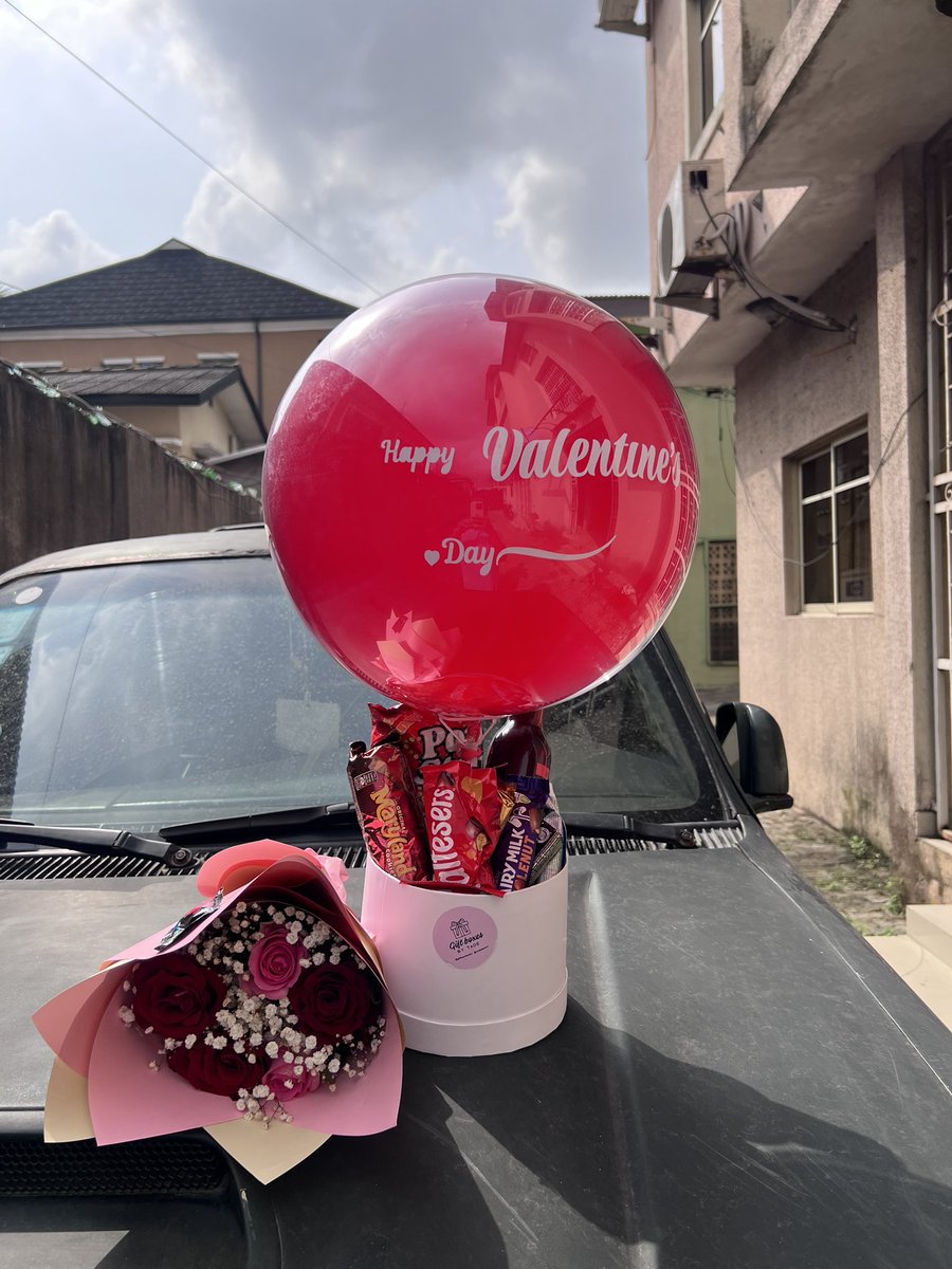 Hot Air Balloon Treat Box with 5 stems of Fresh Flowers 
 ₦75K