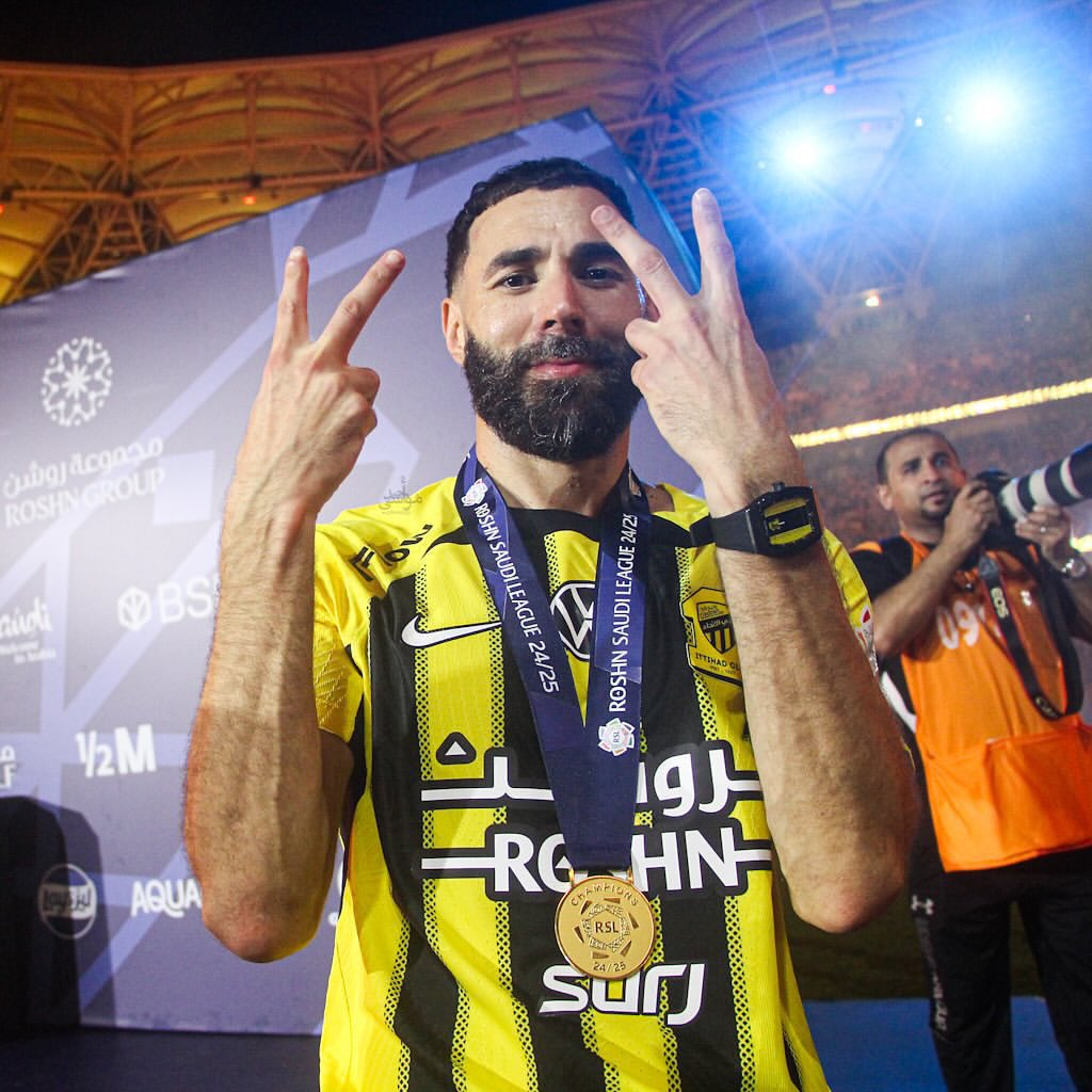 اذا تمت الامور هل الوم بنزيما لاا صراحه لان المالك جالس ينقل موظفينه بين الفروع ف لا الوم الموظف ولا الوم مدير الفرع 🤷🏻‍♂️