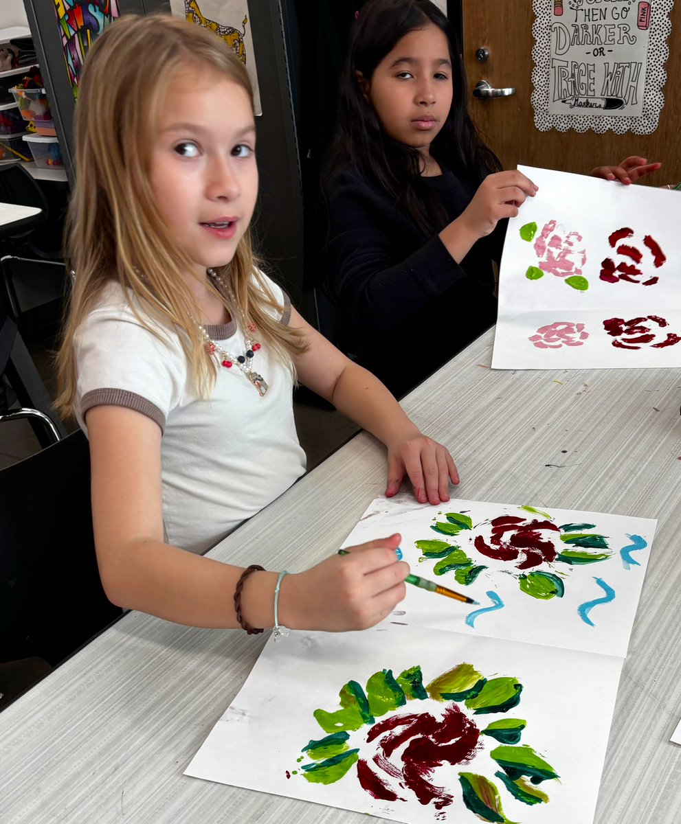 Mrs. Samberson and her amazing artists! tweet media