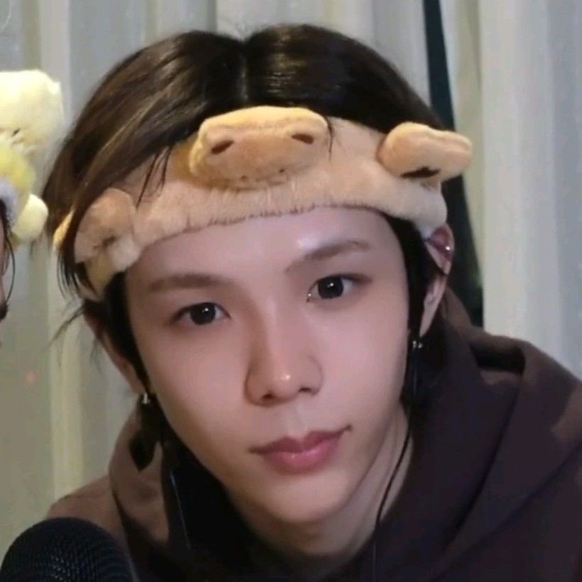 형은 제가 쉽죠
                              아니… sheep.sheep지 않지
                                     sheep지 않아…sheep.

형 뭐해요? 저랑 장난쳐요?
                                              Bee안, bee안해…
                                              여보세요? 소히?