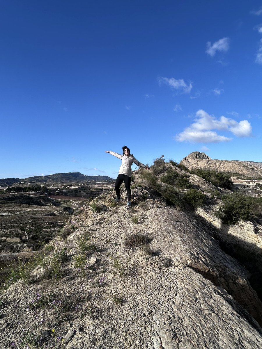 lacontextoo's tweet photo. Les recomiendo encarecidamente no saltarse la etapa de amar la naturaleza, el senderismo y el verlo todo desde otras perspectivas. https://t.co/FkxKpshK6m