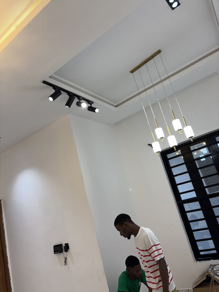 hamzyhub's tweet photo. Nothing sweeter than seeing the lights come on after a job well done ⚡️✨

#EngineeringJobs  #lighting https://t.co/TzIn4tR2cC