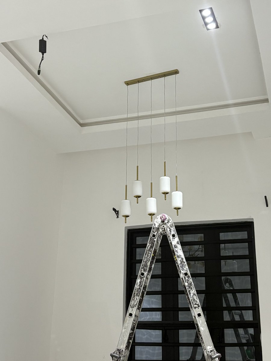 hamzyhub's tweet photo. Nothing sweeter than seeing the lights come on after a job well done ⚡️✨

#EngineeringJobs  #lighting https://t.co/TzIn4tR2cC