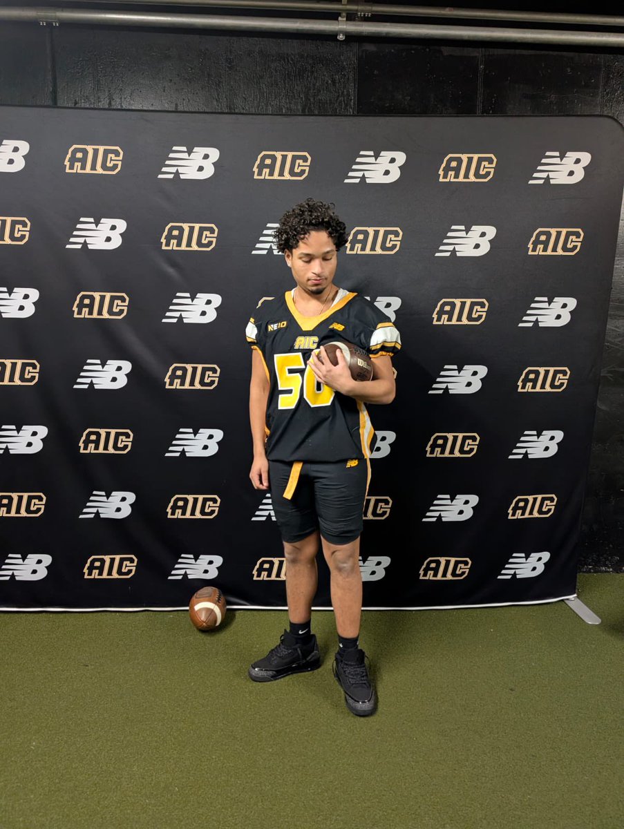 perez_davidIII's tweet photo. Had a nice visit @AICFootball thanks for having me @CoachMikeBlock and giving me the ins and outs of the program 

#uncommitted #massachusetts @ExpoRecruits https://t.co/JzHTzXm94z