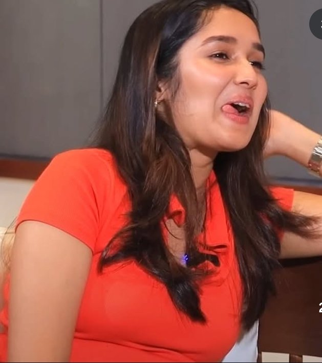V (priya)^2 varrier tweet media