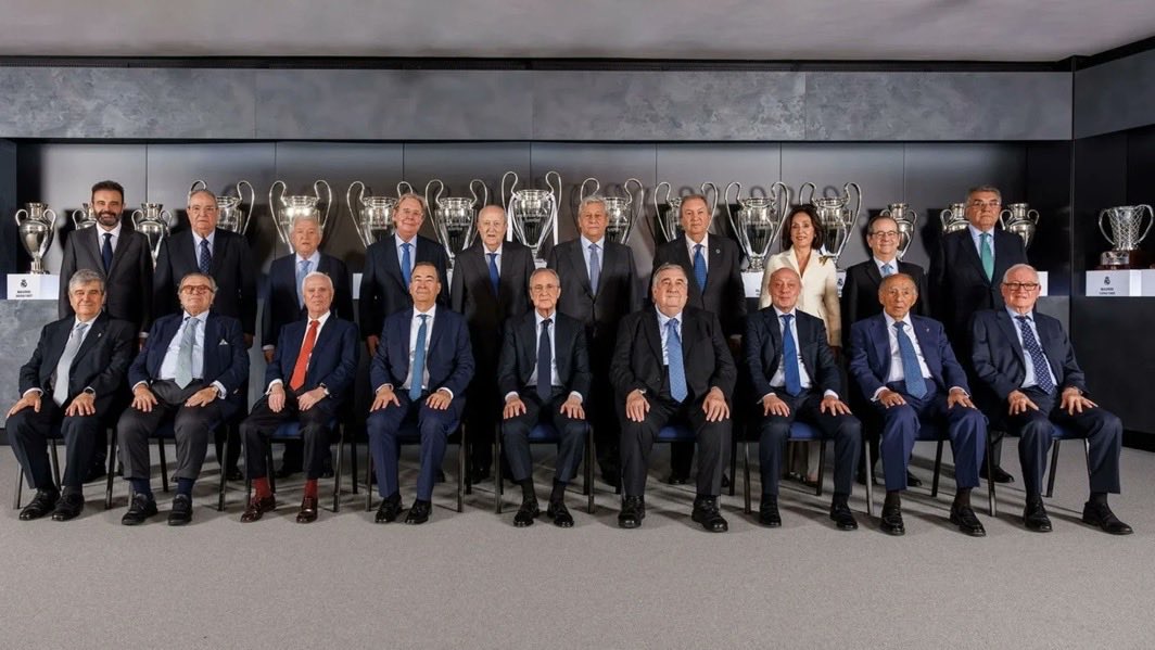 Nuestro mercado invernal:

- Ceder a Endrick.

- Rechazar una oferta de Fran Garcia.

Nuestros centrales:

- Huijsen tocado.

- Asencio sin tibia.

- Alaba retirado.

- Rüdiger que está como casi Alaba.

- Militão que no sabes cómo va a volver.

Brutal la gestión de la Dinojunta.