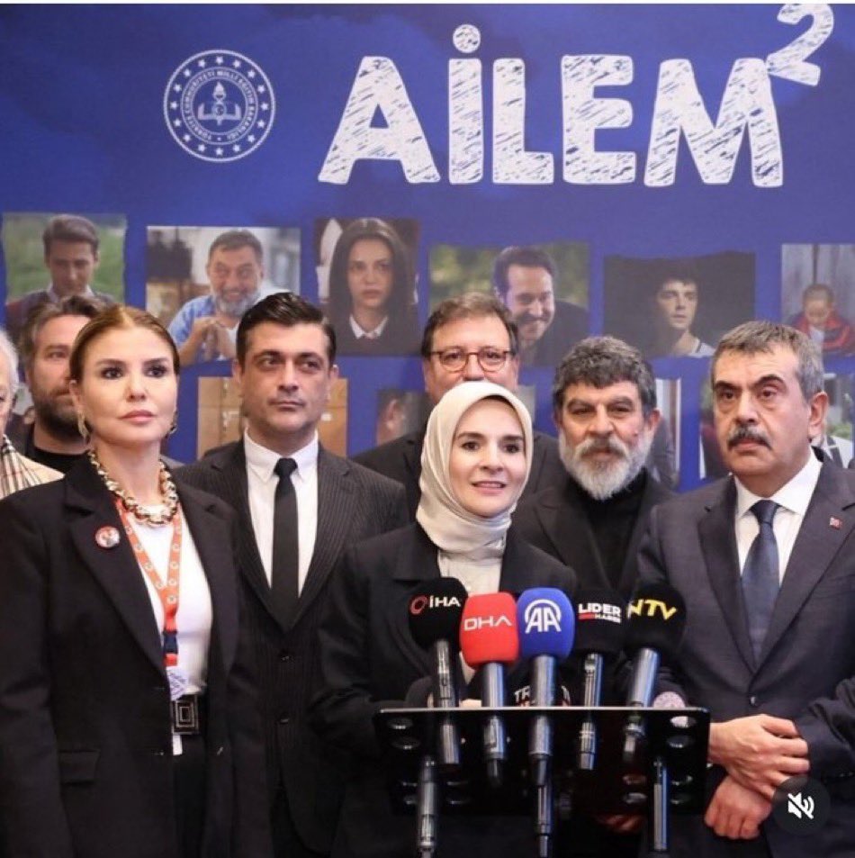 Bu kadın bizim ailemize ne verebilir?
Bu kadını istemiyoruz.

<a href="/Yusuf__Tekin/">Yusuf Tekin</a> <a href="/MahinurOzdemir/">Mahinur Özdemir Göktaş</a>