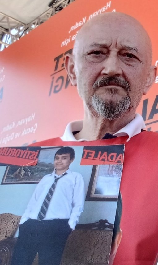 Staj için gittiği otelde 
Ne olduda Burak Oğraş'ın Acımasızca canına kıydılar 
15 yıldır neden örtbas ediliyor? 
Katiller neden 15 yıldır korunuyor? 
#BurakOğraşNeGördü