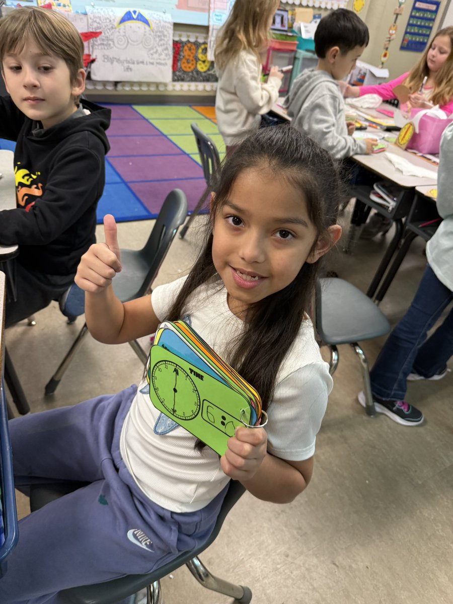 MrsBRamirez's tweet photo. In math we started learning time. We practiced moving the hands on the correct hour. We also practiced writing the time and drawing it on our dry erase clocks. @CrosbyElem @CrosbyISD https://t.co/c3qls8y5St