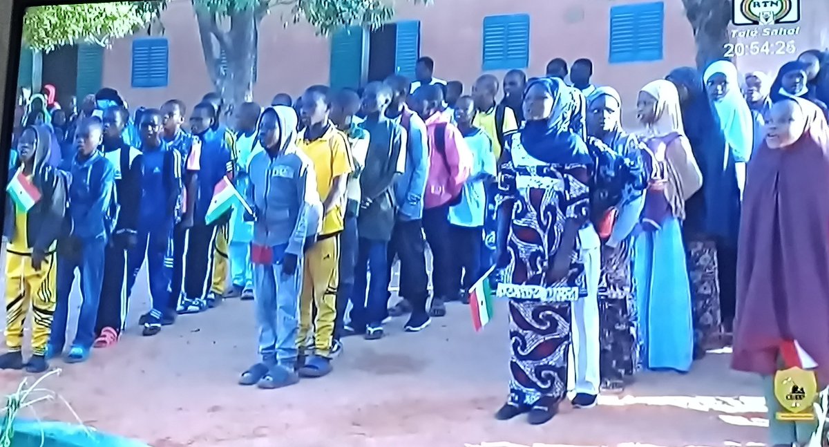 La constance de Dr Élisabeth, Ministre de l'Éducation Nationale pour #1semaine1ecole force l'admiration.