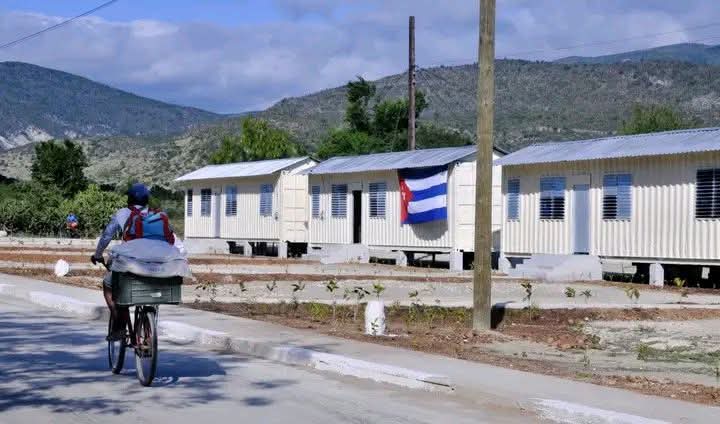 La repuesta de nuestro pueblo  Guantanamero a las  amenazas imperiales, inauguración de 15 viviendas, el hogar materno municipal y la casa de abuelos todo ellos en el municipio de #SanAntonio #CubaEstáFirme  #JuntosPodemosMás